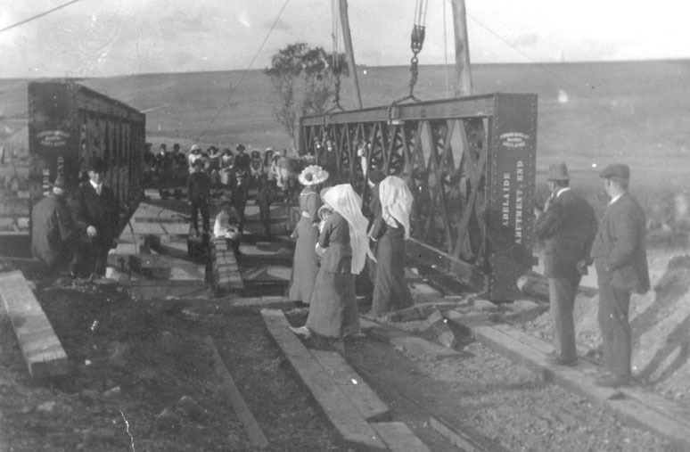 Helens test : Noarlunga railway bridge under construction, Noarlunga, South Australia, 1913